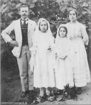 Papá, José Fabián Joglar ,Mamá, Eulogia Soto Amador,  Delfina y Mami